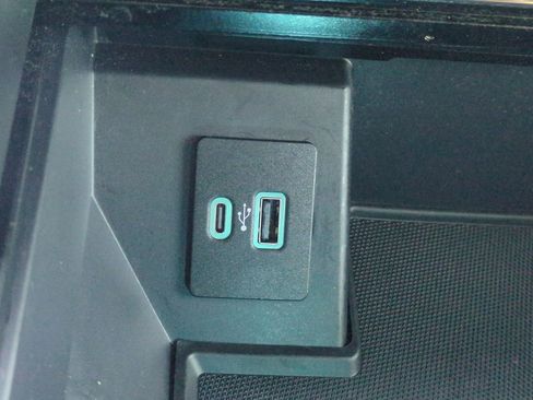 Used 2021 Ford F150 Lariat w/ Equipment Group 501A Mid image 21