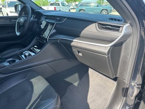 Used 2025 Jeep Grand Cherokee Altitude AWD/4WD image 48