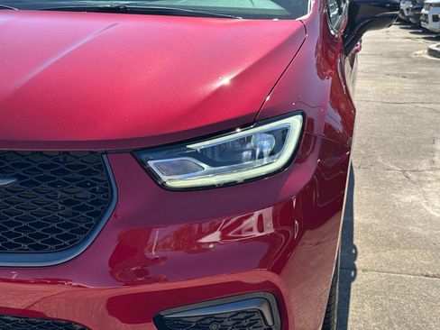 New 2026 Chrysler Pacifica Select image 9