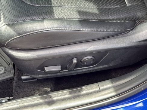 Used 2023 Hyundai Elantra Limited w/ Winter Weather Package FWD image 11