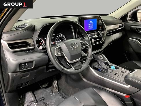 Certified 2025 Toyota Highlander XLE AWD/4WD image 18