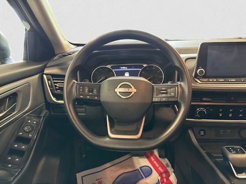 Used 2025 Nissan Rogue S AWD/4WD image 13