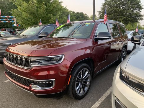 Used 2025 Jeep Wagoneer Series III w/ Premium Group I AWD/4WD image 3
