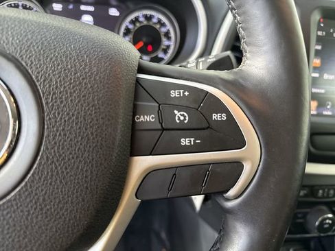 Used 2015 Jeep Cherokee Trailhawk w/ Cold Weather Group AWD/4WD image 14