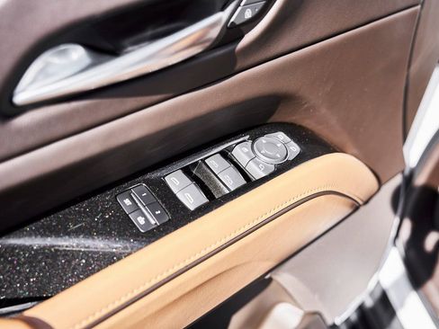 Used 2023 Cadillac Escalade ESV Sport w/ LPO, ONYX Package image 32