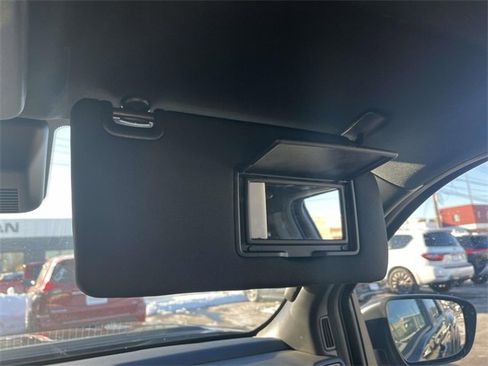 Used 2025 Nissan Frontier PRO-4X image 30