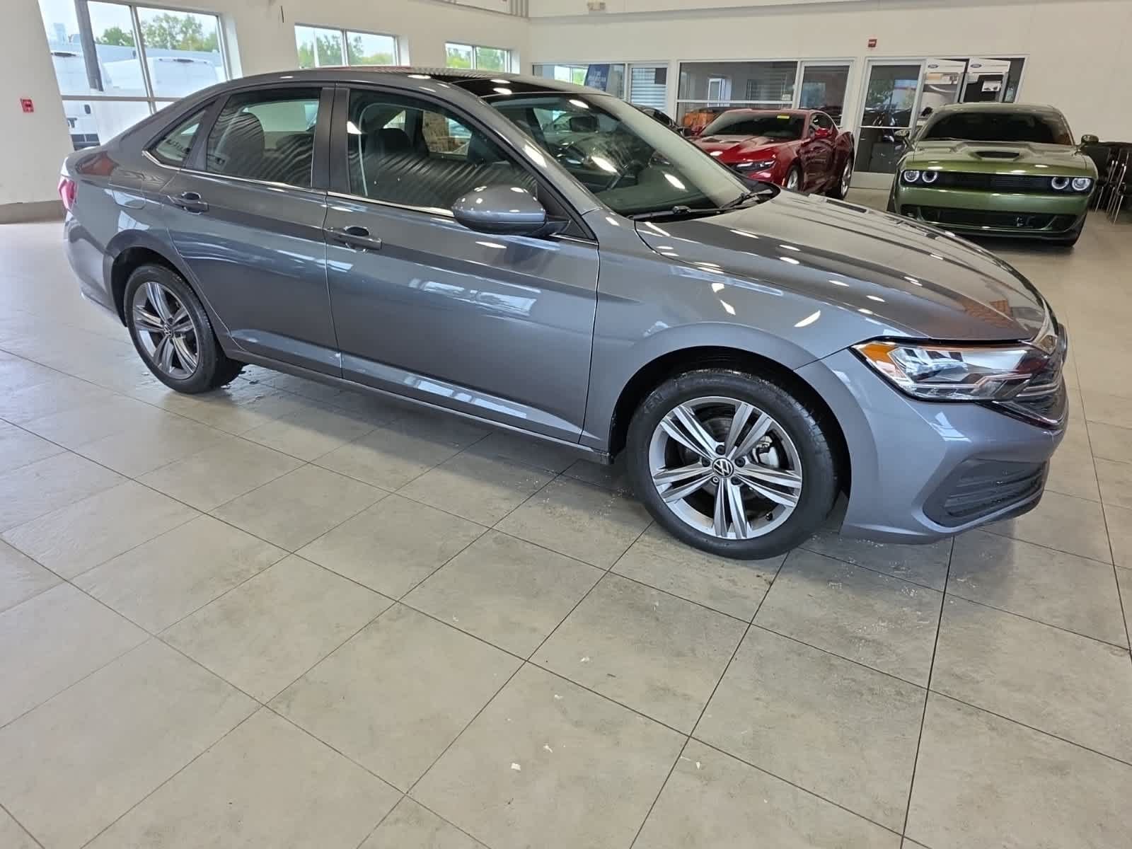 Used 2024 Volkswagen Jetta SE FWD image 4