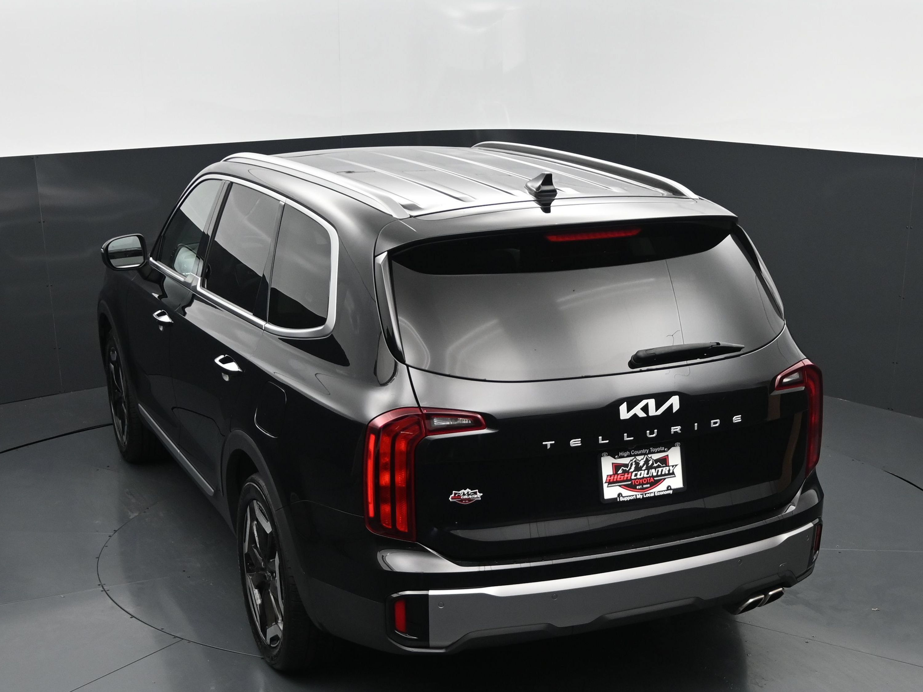 Used 2025 Kia Telluride S FWD image 29