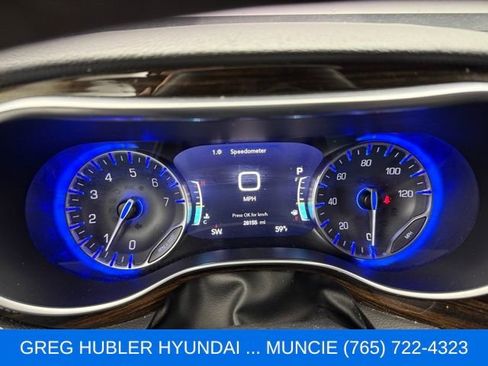 Used 2022 Chrysler Pacifica Limited FWD image 8