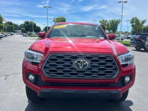 Used 2022 Toyota Tacoma TRD Off-Road w/ Technology Package AWD/4WD image 2