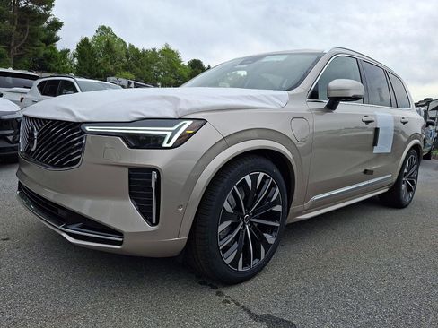New 2026 Volvo XC90 T8 Ultra w/ Protection Package AWD/4WD image 2