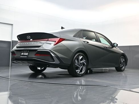 Used 2025 Hyundai Elantra SEL image 23