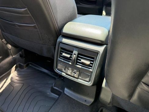 Used 2025 Subaru Forester Premium AWD/4WD image 17