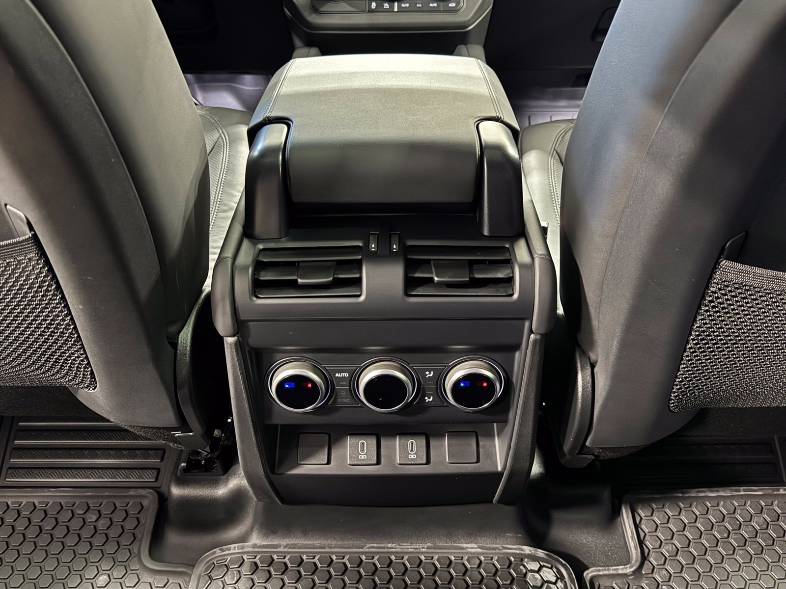 New 2026 Land Rover Defender 110 X-Dynamic SE AWD/4WD image 36
