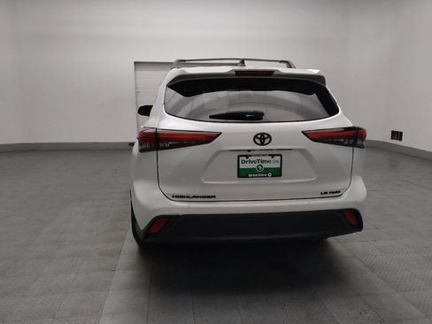 Used 2022 Toyota Highlander LE image 6