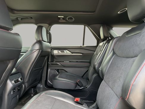 Used 2025 Ford Explorer ST w/ Sun And Sound Package AWD/4WD image 18