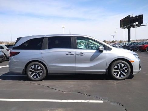 New 2026 Honda Odyssey EX-L image 4