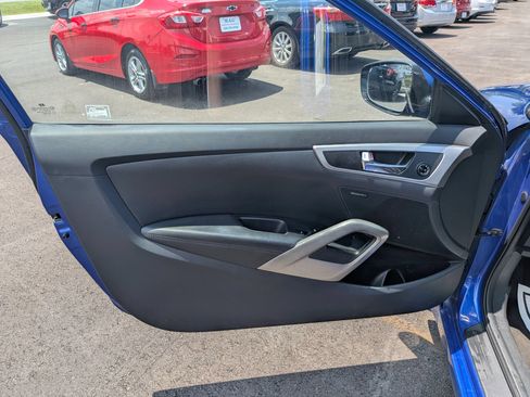 Used 2013 Hyundai Veloster w/ Style Pkg FWD image 10