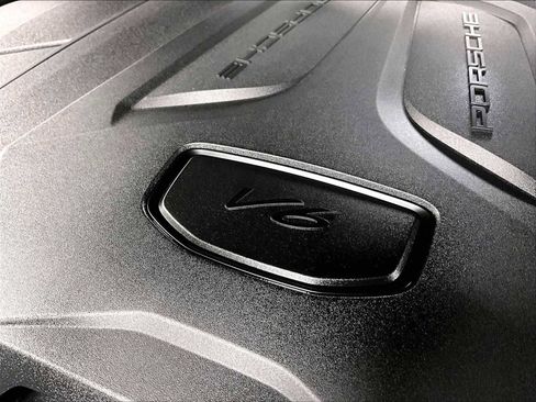 Used 2024 Porsche Cayenne image 38