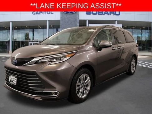 Used 2023 Toyota Sienna Platinum image 8