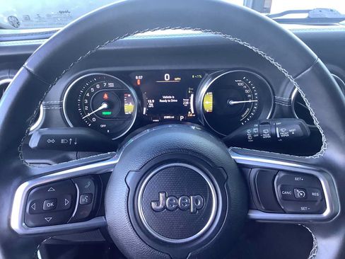 Used 2022 Jeep Wrangler Unlimited Sahara AWD/4WD image 16