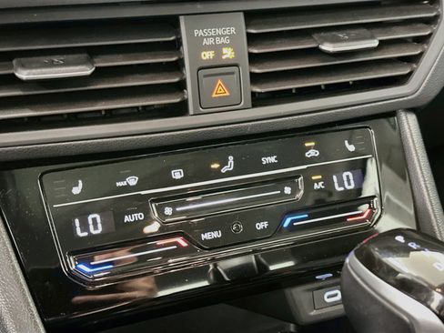 Used 2025 Volkswagen Jetta SE FWD image 24