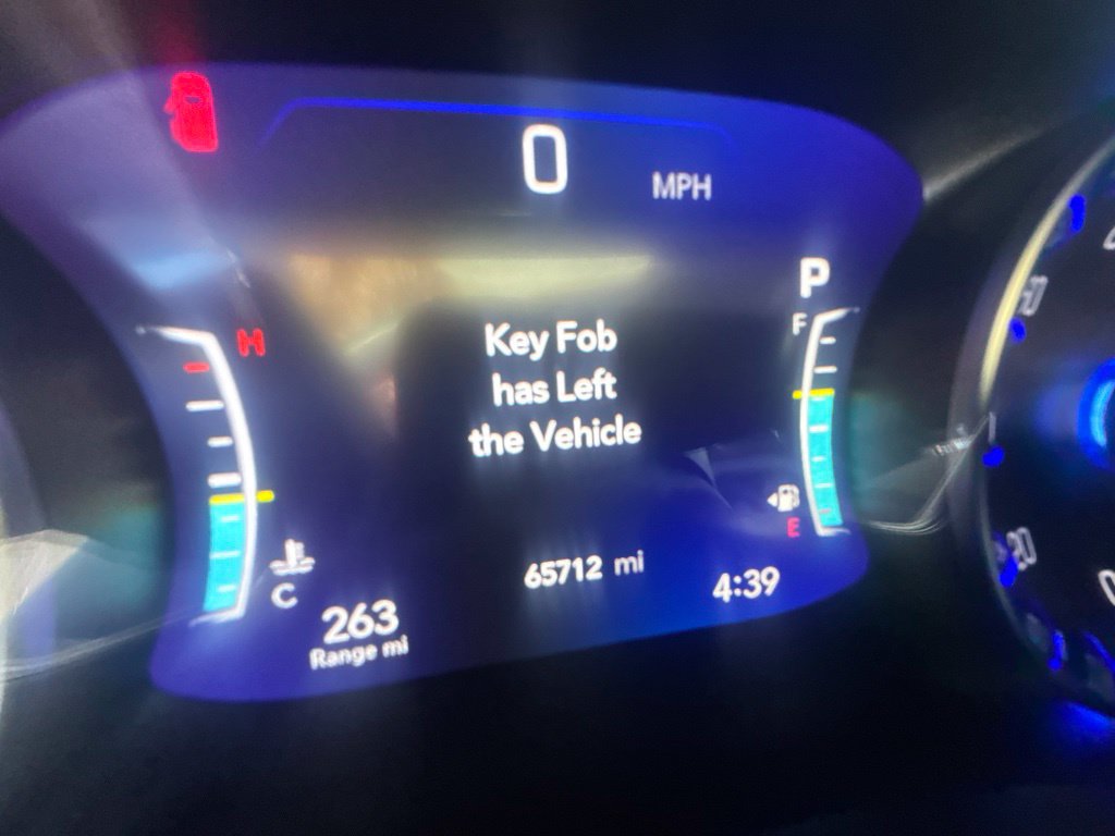 Used 2024 Chrysler Pacifica Touring-L FWD image 5