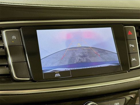 Used 2024 Buick Enclave Essence image 11