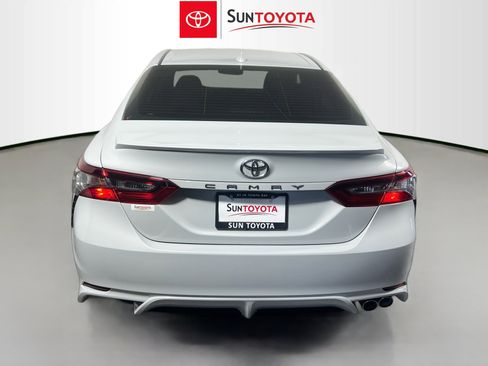 Used 2022 Toyota Camry SE image 5
