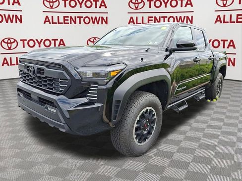 Used 2024 Toyota Tacoma TRD Off-Road w/ TRD Off Road Upgrade Package AWD/4WD image 3