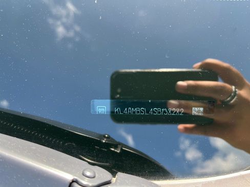 Used 2025 Buick Encore GX Preferred FWD image 29