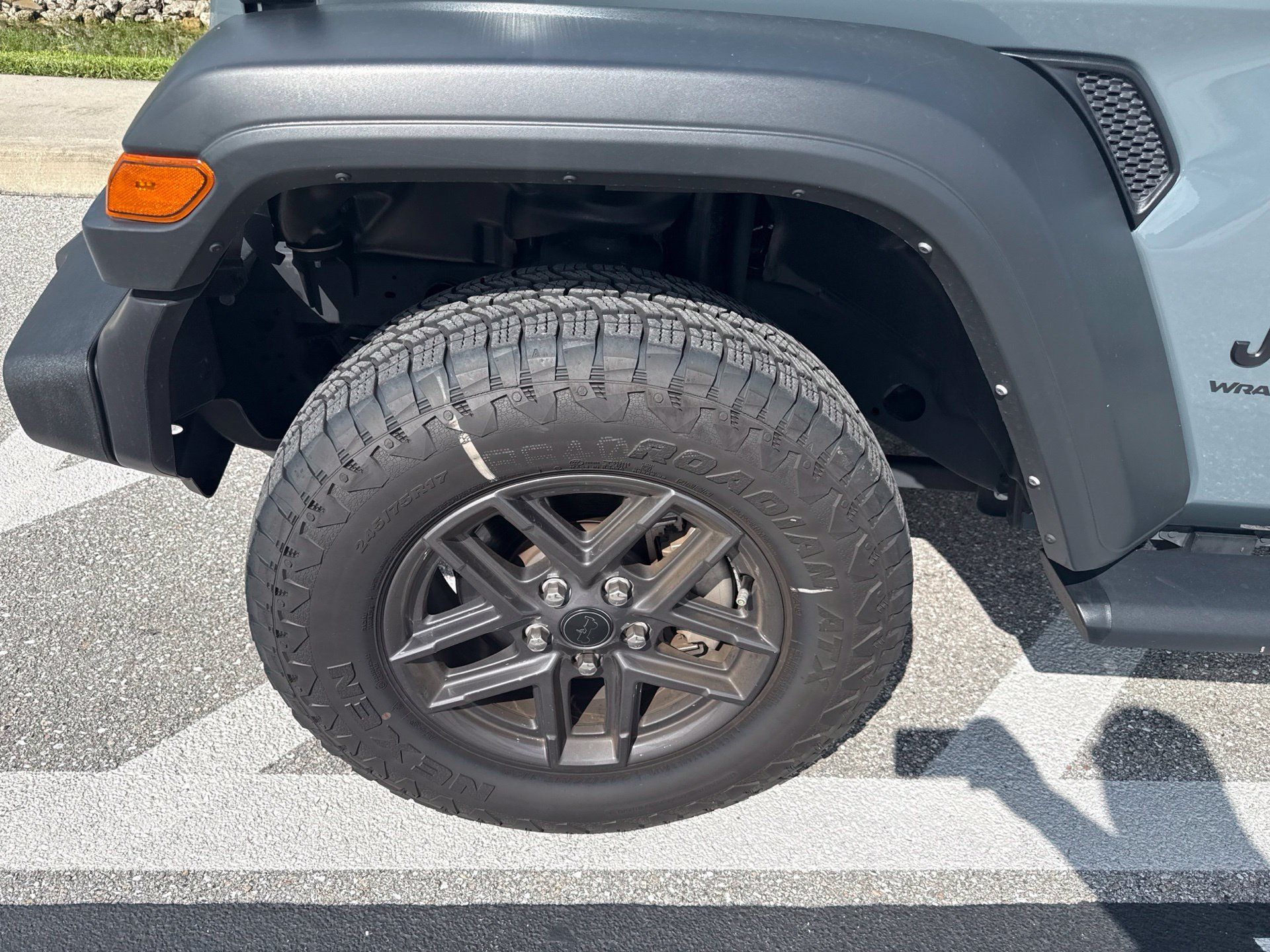 Used 2025 Jeep Wrangler Sport AWD/4WD image 4