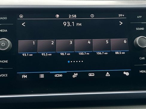 Certified 2022 Volkswagen Taos SE image 18