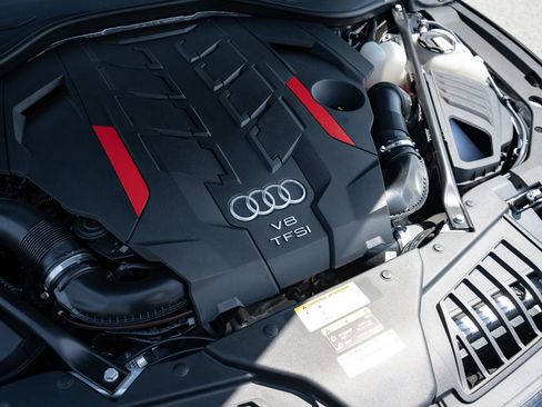 Used 2024 Audi S8 AWD/4WD image 44
