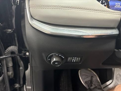 Used 2023 Jeep Compass Limited w/ Sun and Sound Group AWD/4WD image 26