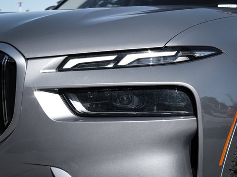 Used 2023 BMW X7 xDrive40i image 6