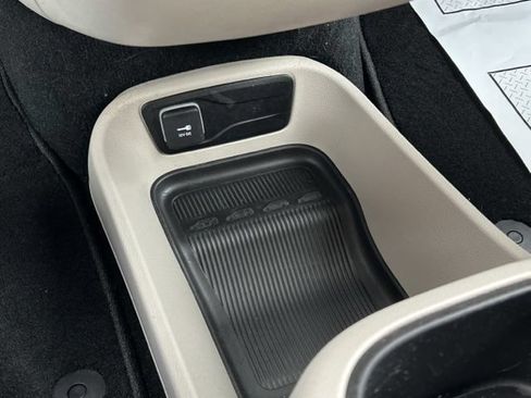 Used 2024 Chrysler Pacifica Touring-L w/ Uconnect Theater Family Group FWD image 46