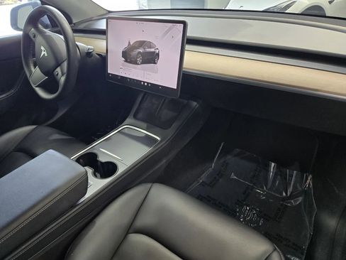 Used 2022 Tesla Model Y Long Range AWD/4WD image 5