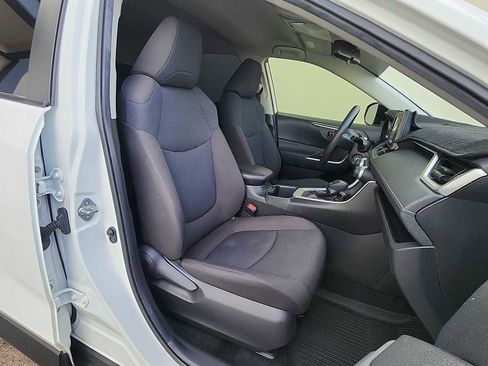 Used 2022 Toyota RAV4 LE image 25