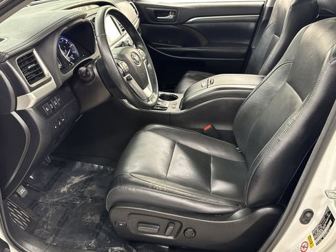 Used 2018 Toyota Highlander Limited Platinum image 2