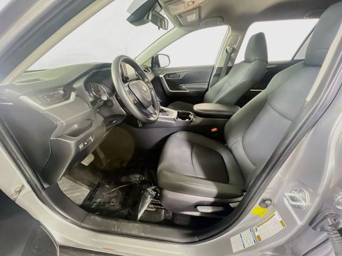 Used 2019 Toyota RAV4 LE w/ All Weather Liner Package AWD/4WD image 19
