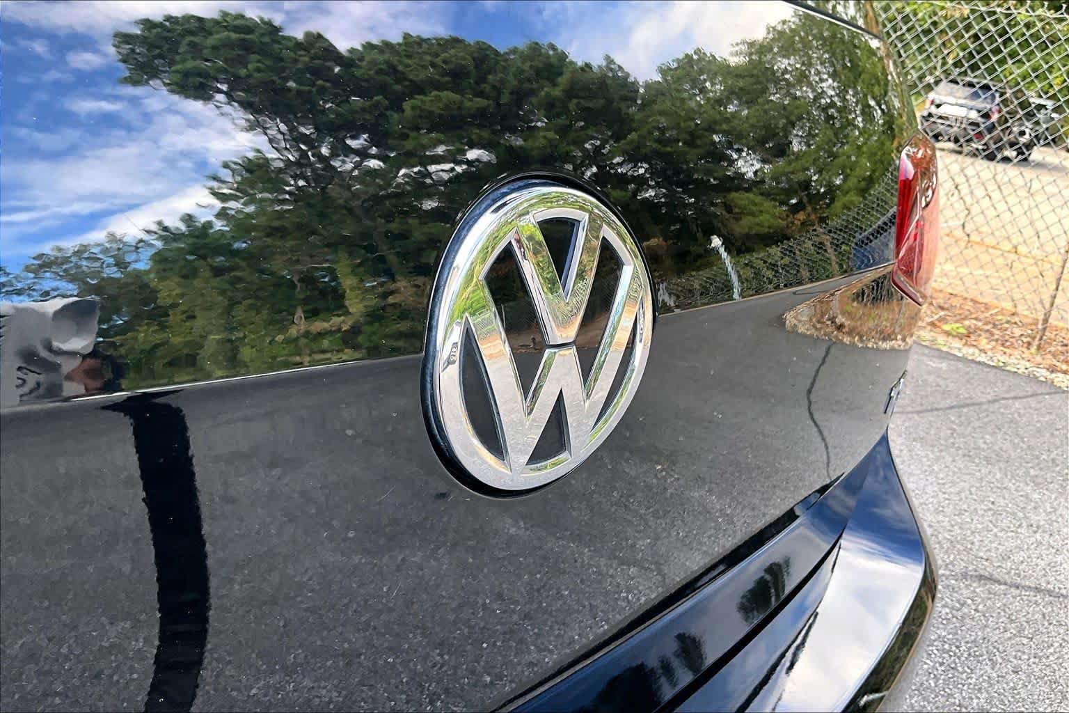 Used 2017 Volkswagen Golf S FWD image 31