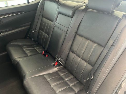 Used 2016 Lexus ES 350 w/ Luxury Package w/Wood Trim image 40