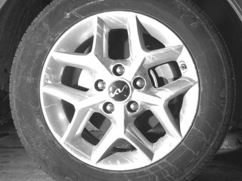 Used 2025 Kia Soul LX w/ LX Technology Package FWD image 13