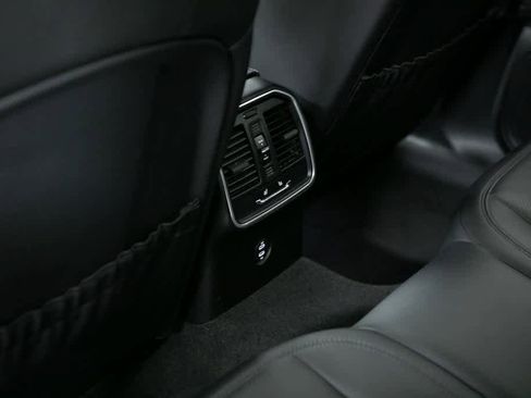 Certified 2022 Porsche Macan image 28