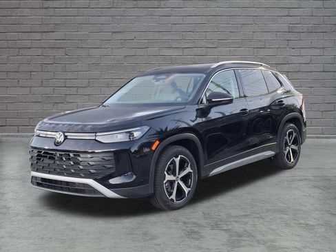 New 2026 Volkswagen Tiguan SE FWD image 3