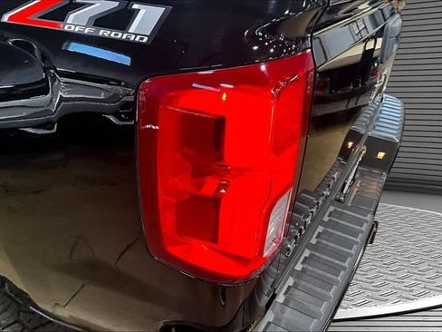 Used 2018 Chevrolet Silverado 1500 LTZ Z71 AWD/4WD image 22