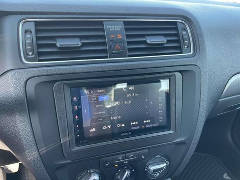 Used 2016 Volkswagen Jetta SE FWD image 27