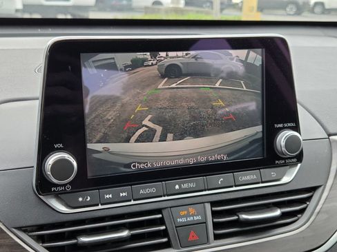 Used 2024 Nissan Altima 2.5 SV FWD image 24