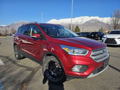 Used 2019 Ford Escape Titanium image 3